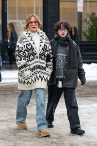 jennifer-lopez-s-aspen-adventure-a-fashionable-family-affair-12-26-2024-7.jpg