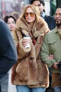 jennifer-lopez-s-luxe-christmas-eve-look-in-aspen-12-24-2024-6.jpg