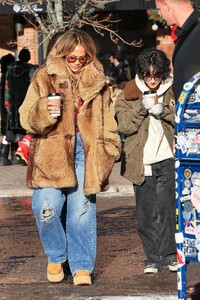 jennifer-lopez-s-luxe-christmas-eve-look-in-aspen-12-24-2024-7.jpg
