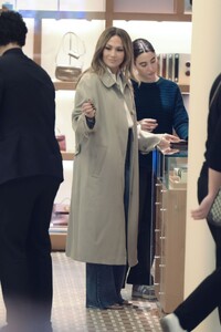 jennifer-lopez-shopping-at-polo-ralph-lauren-11-29-2024-4.jpg