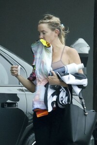kate-hudson-exudes-post-workout-glow-in-la-09-27-2024-0.jpg