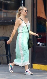 kate-hudson-make-up-free-in-new-york-07-16-2024-1.jpg