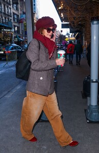 katie-holmes-braves-cold-for-our-town-matinee-12.22.2024-2.jpg