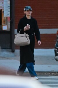 katie-holmes-out-and-about-in-new-york-city-12-02-2024-2.jpg