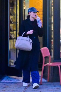 katie-holmes-out-and-about-in-new-york-city-12-02-2024-4.jpg