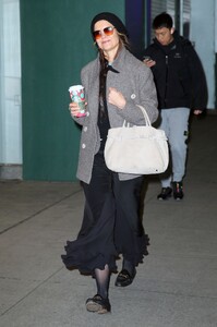 katie-holmes-stuns-in-chic-ensemble-while-strolling-through-new-york-12.17.2024-3.jpg
