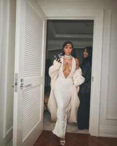 kim-kardashian-at-a-photoshot-11-02-2024-2.jpg