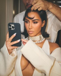 kim-kardashian-at-a-photoshot-11-02-2024-6.jpg