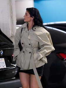 kylie-jenner-in-reading-glasses-and-a-leather-mini-skirt-11-16-2024-6.jpg