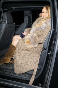mariah-carey-anderson-paak-arrive-hand-in-hand-at-catch-steak-aspen-12.22.2024-2.jpg