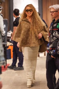 mariah-carey-beams-after-shopping-at-moncler-in-aspen-12.20.2024-6.jpg
