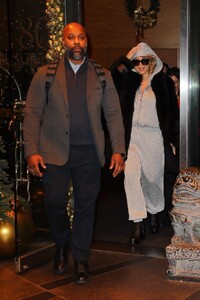 mariah-carey-beams-leaving-nyc-hotel-12.17.2024-0.jpg