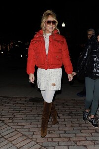 mariah-carey-enjoys-dinner-in-aspen-12.19.2024-6.jpg
