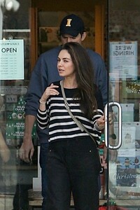 mila-kunis-and-ashton-kutcher-out-shopping-in-studio-city-11-06-2024-2.jpg