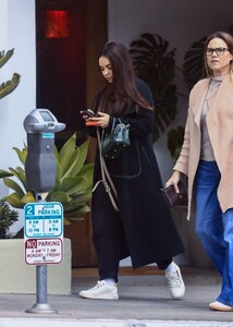 mila-kunis-leaves-a-restaurant-in-west-hollywood-12-12-2024-2.jpg