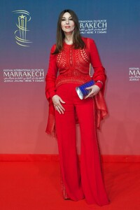 monica-bellucci-stuns-in-red-crochet-masterpiece-at-marrakech-film-festival-with-tim-burton-6.thumb.jpg.c450dc76d0a1d42e0af9bf08337161d7.jpg