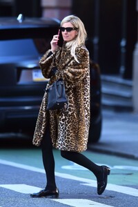 nicky-hilton-out-and-about-in-new-york-12-06-2024-0.jpg
