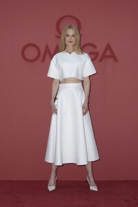 nicole-kidman-57-stuns-in-chic-white-co-ord-at-paris-event-2.jpg