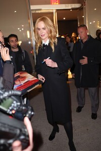 nicole-kidman-greets-fans-outside-robin-williams-center-11-10-2024-0.jpg
