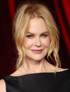 nicole-kidman-s-balenciaga-bombshell-a-masterclass-in-red-carpet-drama-6.jpg