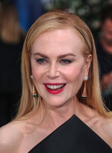nicole-kidman-s-black-magic-stealing-hearts-at-the-perfect-couple-premiere-11.jpg