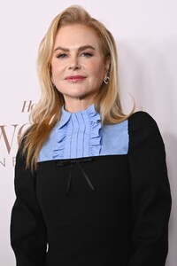 nicole-kidman-s-heartfelt-moment-glamour-grief-and-girl-power-at-thr-gala-4.jpg