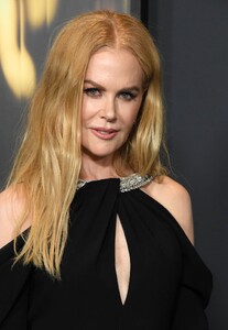 nicole-kidman-steals-the-show-despite-wardrobe-malfunction-at-2024-governors-ball-2.jpg