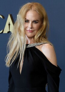 nicole-kidman-steals-the-show-despite-wardrobe-malfunction-at-2024-governors-ball-6.jpg