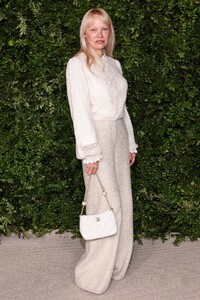 pamela-anderson-at-academy-women-s-luncheon-12_10.2024-1.thumb.jpg.5a04f7e25c04bea895d68e29fd5cda53.jpg