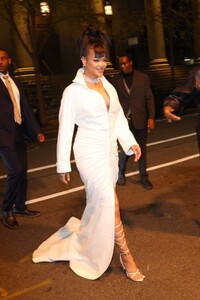 rihanna-and-a-ap-rocky-arrives-at-their-hotel-in-new-york-city-12-04-2024-4.jpg