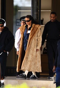 rihanna-exits-saks-fifth-avenue-in-style-12.14.2024-6.jpg
