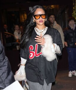 rihanna-night-out-in-new-york-city-12-06-2024-3.jpg