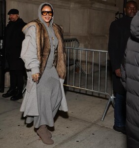 rihanna-out-and-about-in-new-york-12-05-2024-0.jpg