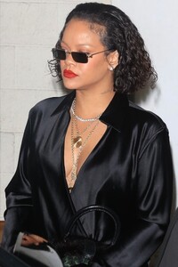 rihanna-out-for-late-night-dinner-with-pals-at-wally-s-in-beverly-hills-11-18-2024-4.jpg