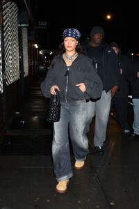 rihanna-s-effortless-streetwear-glam-a-masterclass-in-nyc-cool-0.jpg