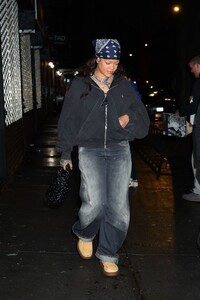 rihanna-s-effortless-streetwear-glam-a-masterclass-in-nyc-cool-3.jpg