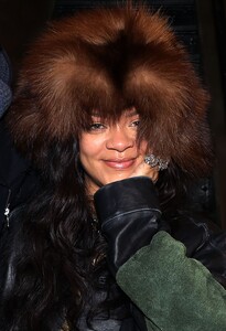 rihanna-s-girls-like-karaoke-night-takes-over-new-york-12.29.2024-7.jpg