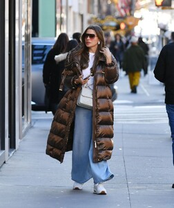 sofia-vergara-spotted-shopping-on-the-upper-east-side-12.14-2024-1.jpg