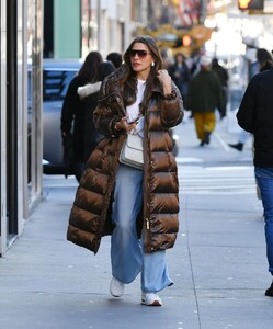sofia-vergara-spotted-shopping-on-the-upper-east-side-12.14-2024-6.jpg