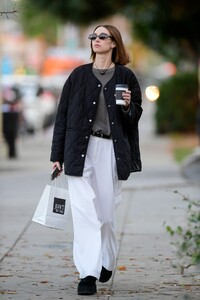 whitney-port-spotted-out-and-about-in-los-angeles-12.19.2024-4.jpg