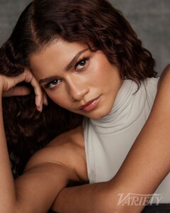 zendaya-nicole-kidman-in-variety-s-actors-on-actors-december-2024-7.jpg