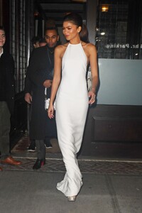 zendaya-night-out-in-new-york-12-02-2024-4.jpg