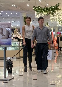 zendaya-tom-holland-s-casual-chic-shopping-spree-at-nordstrom-3.jpg