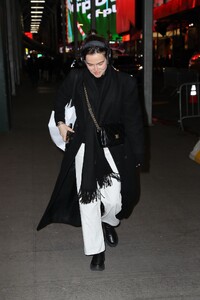 zoey-deutch-beams-arriving-at-our-town-broadway-show-in-nyc-12.19.2024-2.jpg