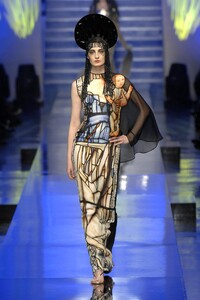010jeanpaulgaultier_vogueint_1mar2018_rex_jpg_2071.jpg