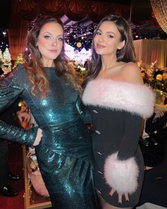 [2024.12.16] victoriajustice_470654984_18565818679006824_2108272594139053737_n.jpg