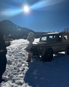 [2024.12.17] sofiaresing_470484969_915644720709084_7702335894972738816_n.jpg