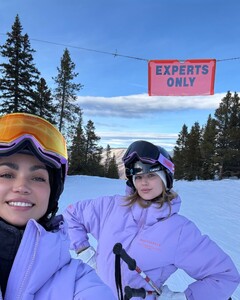 [2024.12.17] sofiaresing_470485024_962595949056022_7045270228358704879_n.jpg