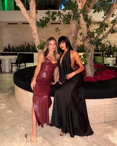 [2024.12.19] haileygrice_470897906_2102277446896589_6815982477836612642_n.jpg