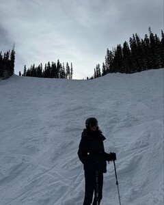 [2024.12.19] kelseymerritt_470897317_612728771105481_1724021562321717258_n.jpg